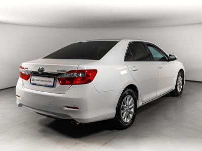 Toyota Camry 2.5 AT (181 л. с.)