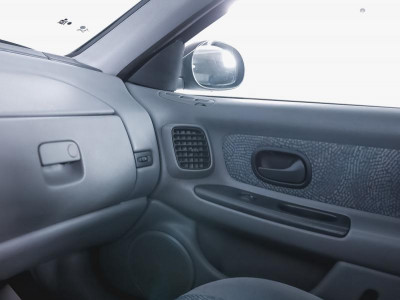 Renault Laguna 1.6 MT (107 л.с.)