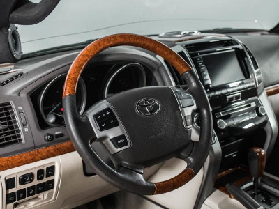 Toyota Land Cruiser 4.6 AT 4WD (7 мест) (309 л. с.)