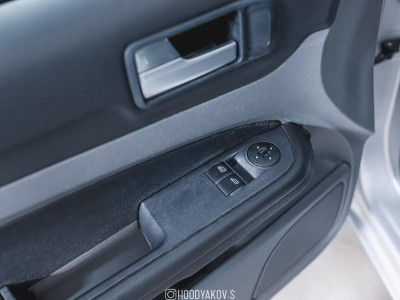 Ford Focus 1.6 AT (101 л. с.)