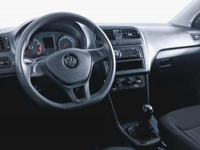 Volkswagen Polo 1.6 MPI MT (90 л. с.)