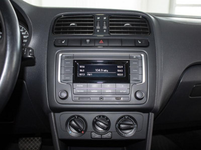 Volkswagen Polo 1.6 MPI AT (110 л. с.)