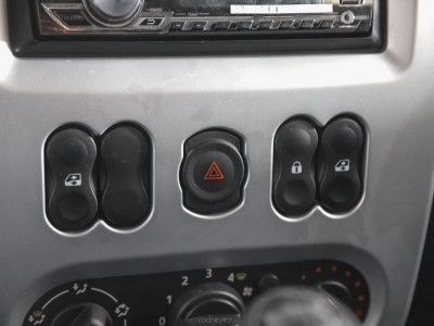 Renault Logan 1.6 MT (84 л. с.)