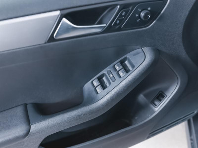 Volkswagen Jetta 1.6 MPI MT (105 л. с.)