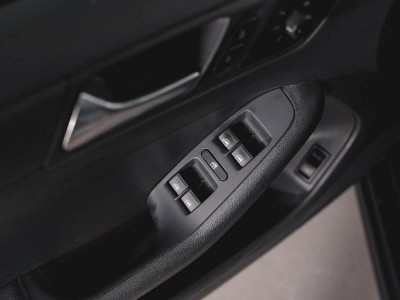 Volkswagen Jetta 1.6 MT (105 л. с.)