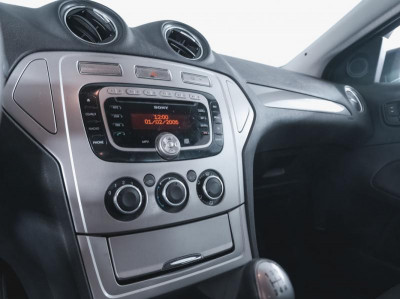 Ford Mondeo 1.6 MT (125 л. с.)