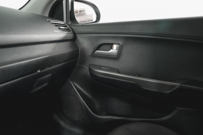 Kia Rio Хетчбэк 1.4 MT (107 л. с.)