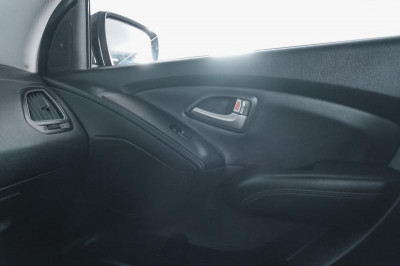 Hyundai ix35 2.0 MT 2WD (150 л. с.)