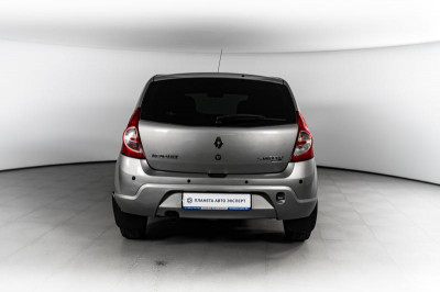 Renault Sandero 1.6 MT (84 л. с.)
