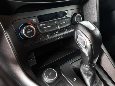 Ford Focus Хетчбэк 1.6 Ti-VCT PowerShift (125 л. с.) White and Black