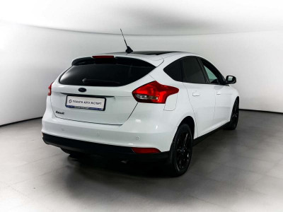 Ford Focus Хетчбэк 1.6 Ti-VCT PowerShift (125 л. с.) White and Black