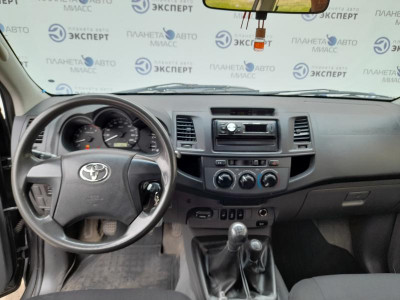 Toyota Hilux 2.5D MT Turbo AWD (144 л. с.)