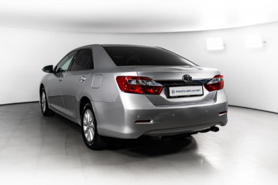 Toyota Camry 2.5 AT (181 л. с.)