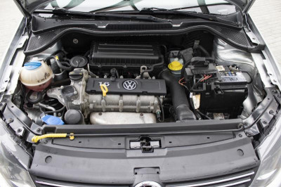 Volkswagen Polo 1.6 Tiptronic (105 л. с.)