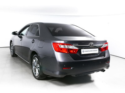 Toyota Camry 2.5 AT (181 л. с.)