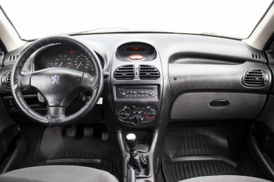 Peugeot 206 1.4 MT (75 л. с.)