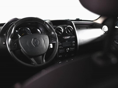 Renault Duster 2.0 MT 4x4 (143 л. с.)