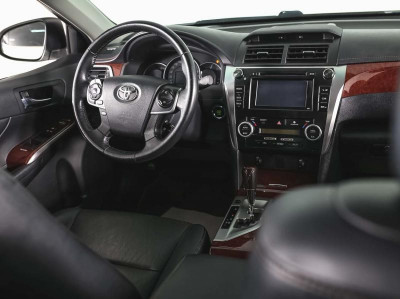 Toyota Camry 2.5 AT (181 л. с.)