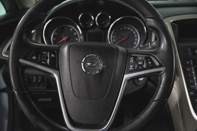 Opel Astra 1.4 Turbo MT (140 л. с.)