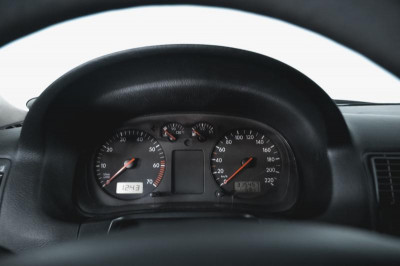 Volkswagen Golf 1.4 MT (75 л. с.)