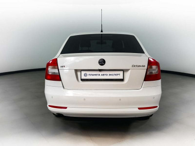 ŠKODA Octavia 1.6 MPI AT (102 л. с.)