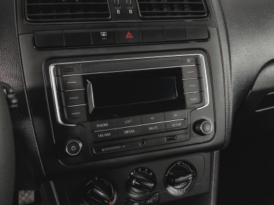 Volkswagen Polo 1.6 MPI AT (110 л. с.)