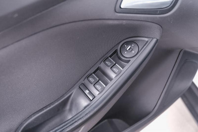 Ford Focus 1.6 MT (105 л. с.)