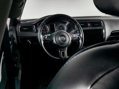 Volkswagen Jetta 1.6 AT (105 л. с.)